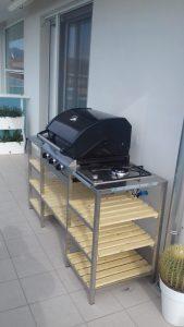 Cucina con barbecue esterno