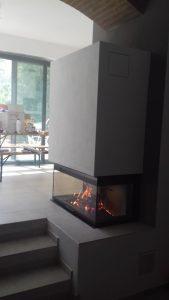 Realizzazione di installazione camino/monoblocco a legna modello MCZ Forma Wood. A Toirano (Sv)